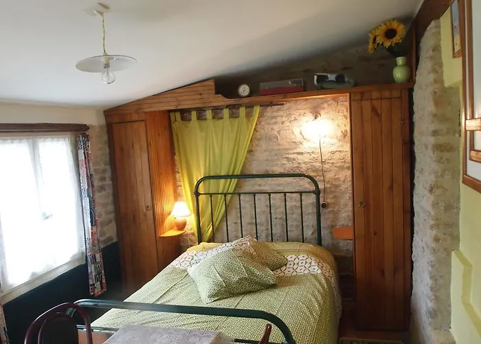 Et Tables D'hotes A L'auberge Touristique Meuvaines