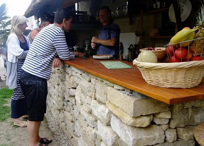 Et Tables D'hotes A L'auberge Touristique